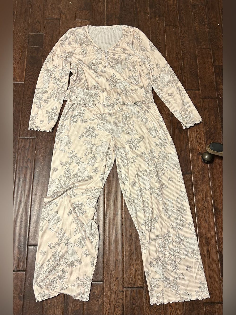 Cream Floral Long-Sleeve Women’s Lounge Pajama Set